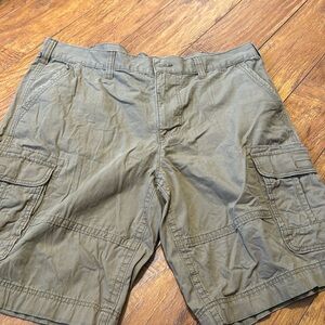 Men’s dark tan cargo shorts